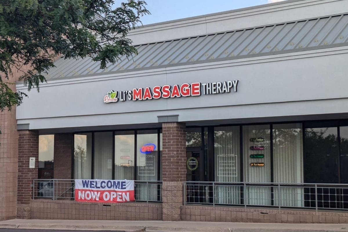 Li's Massage Therapy and Reflexology atmosphere and seating