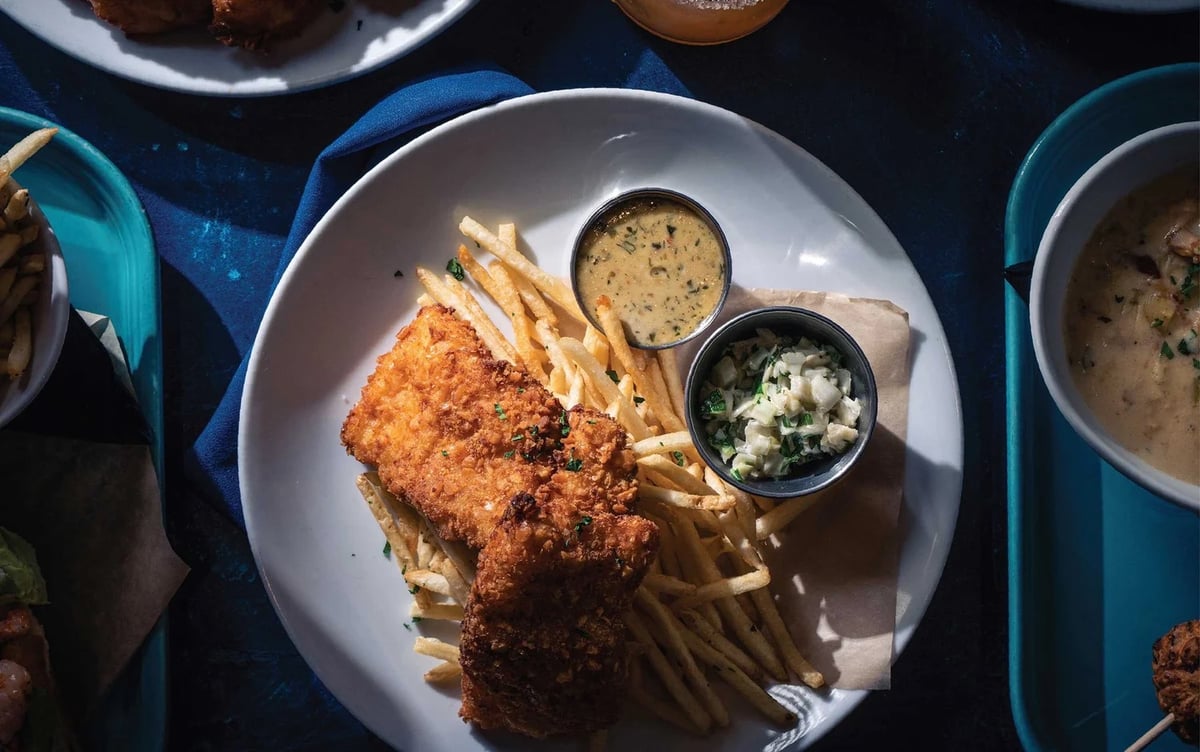 Blue Island Oyster Bar and Seafood atmosphere and seating