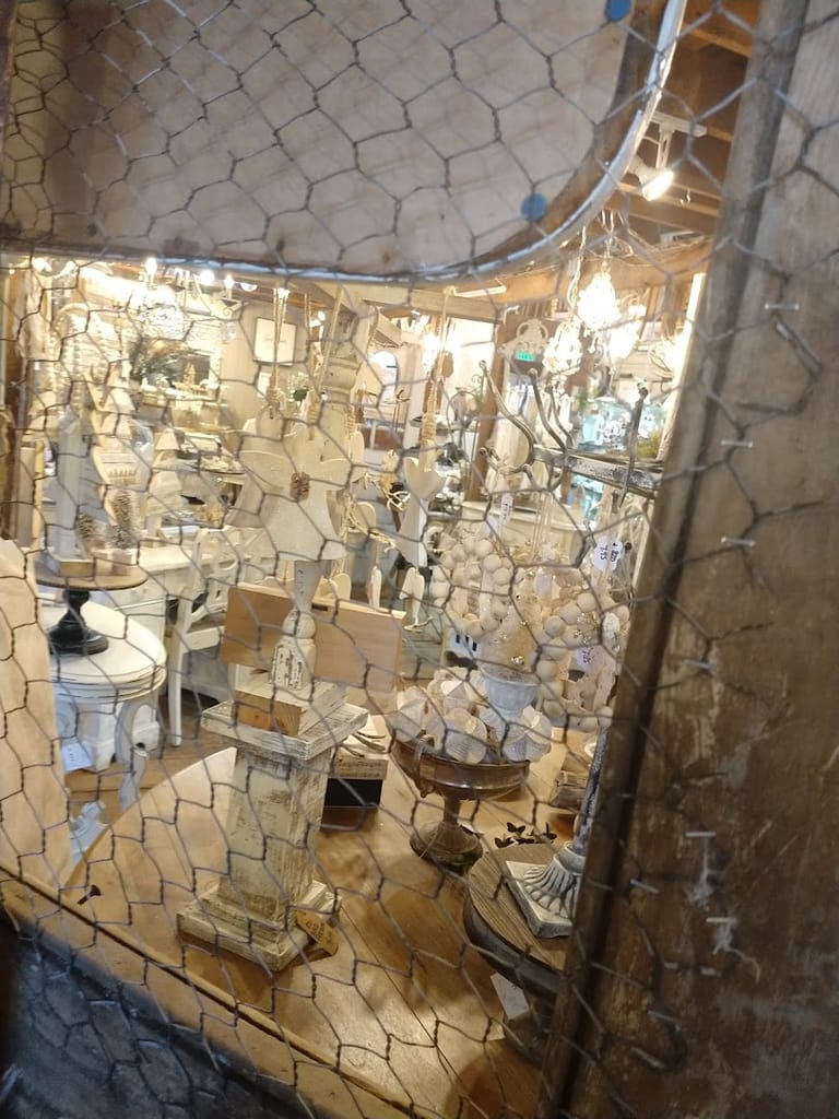 Rusted Gate atmosphere and seating