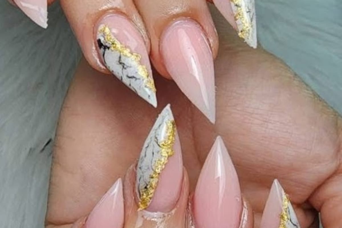 V's Nails atmosphere and seating