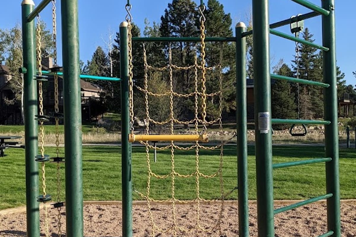 Lakeshore Park atmosphere and seating