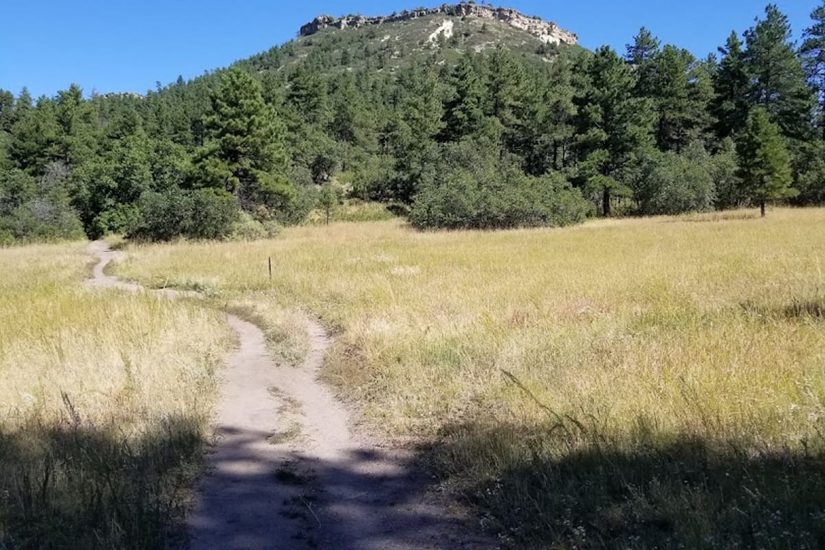 Dawson Butte Ranch Open Space Trail dining area