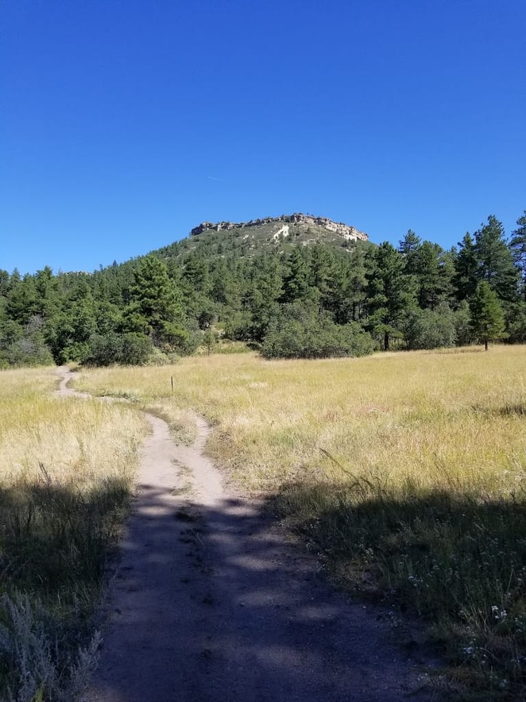 Dawson Butte Ranch Open Space Trail dining area