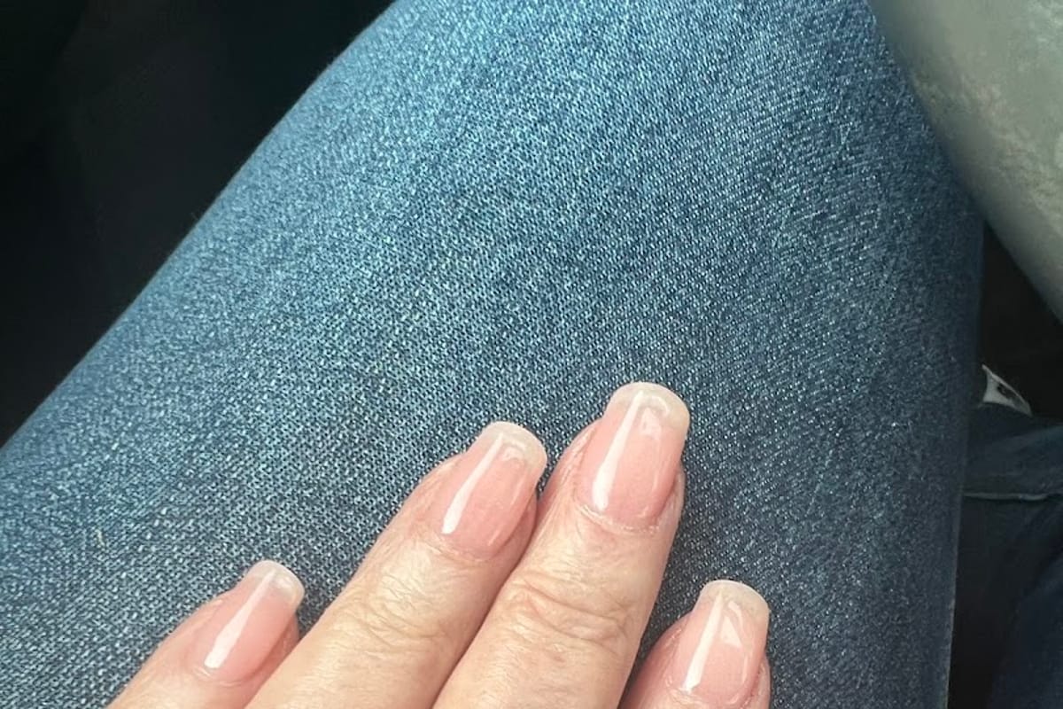 Perry Nail Salon atmosphere and seating