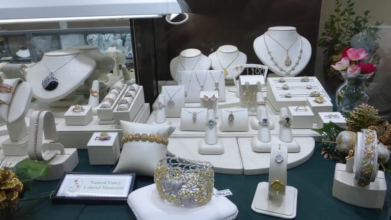 Lotus Jewelers Inc featured offerings