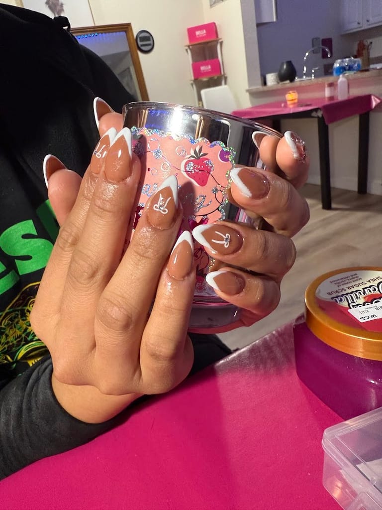 Nail Beauti dining area