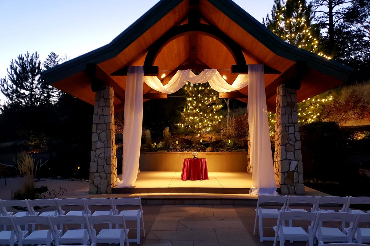 Cielo at Castle Pines dining area