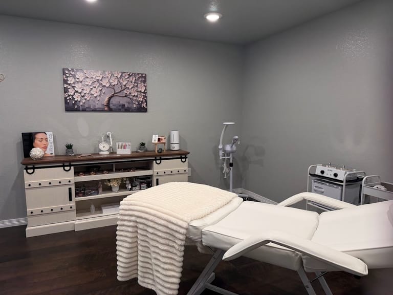 Glow by Summer Esthetics – Facials, Lashes & Waxing dining area