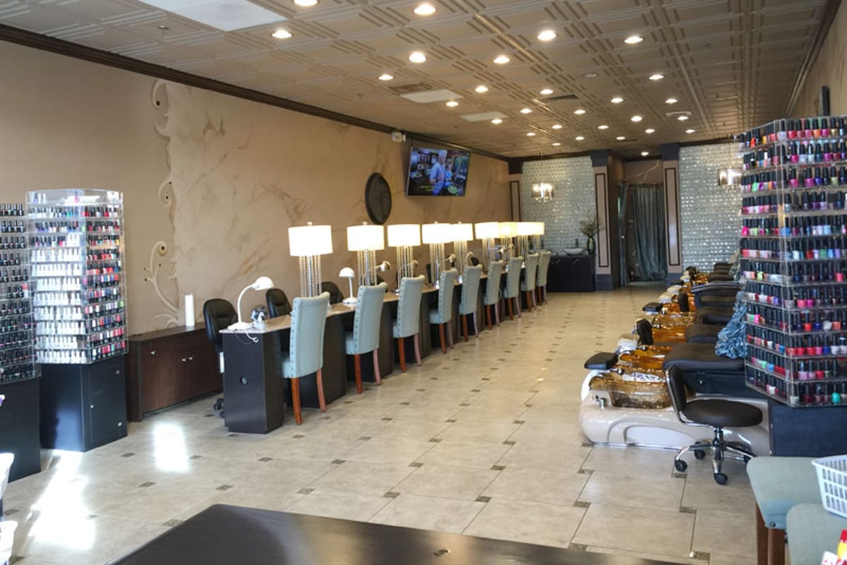 Pampered Nails and Spa dining area