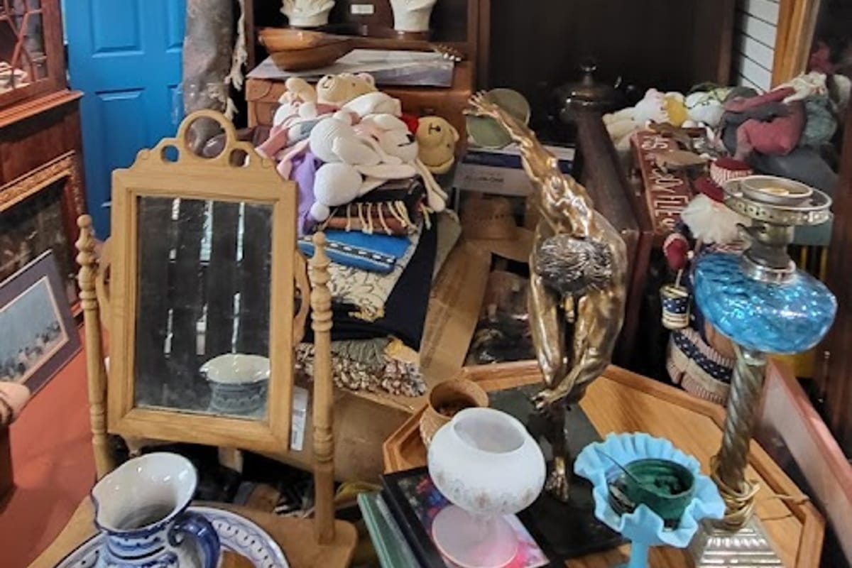Whistle stop Quilts crafts creations atmosphere and seating
