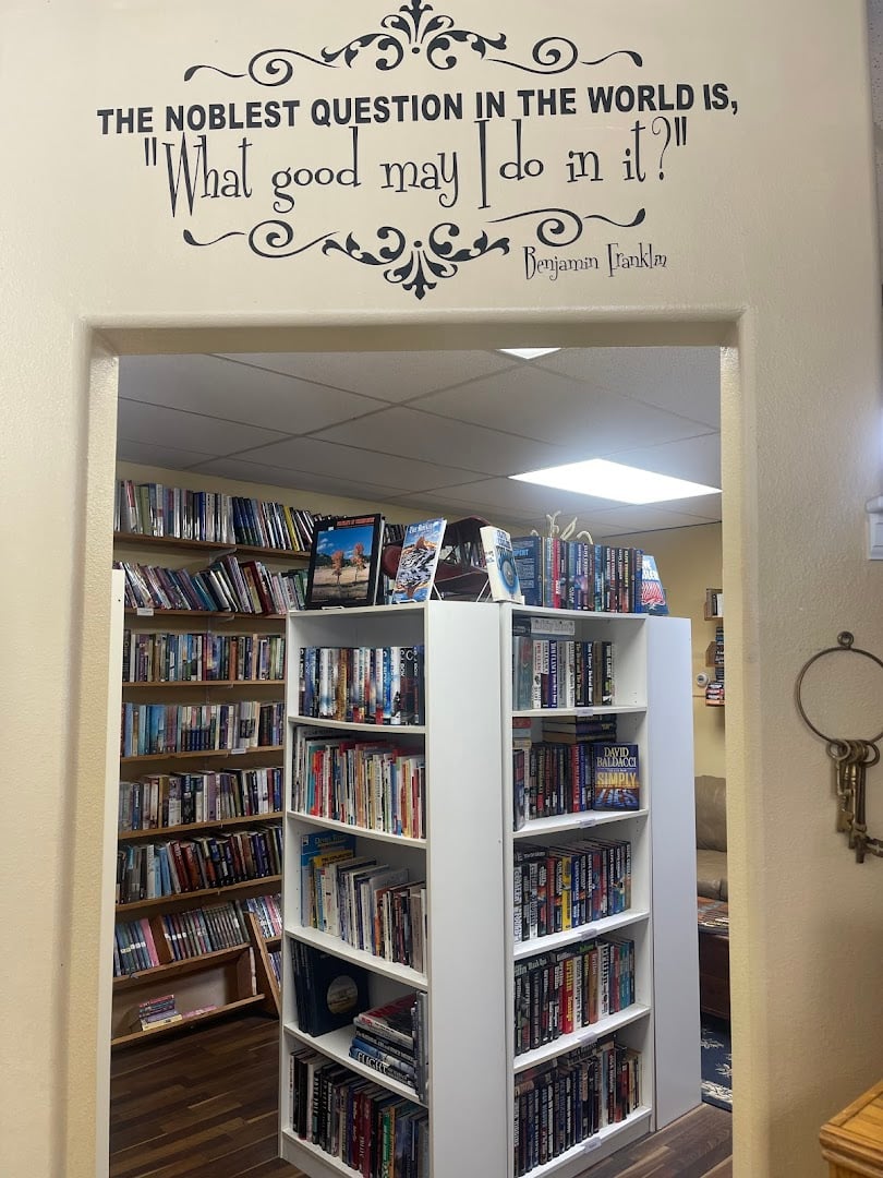 Poor Richard's Book Shoppe dining area