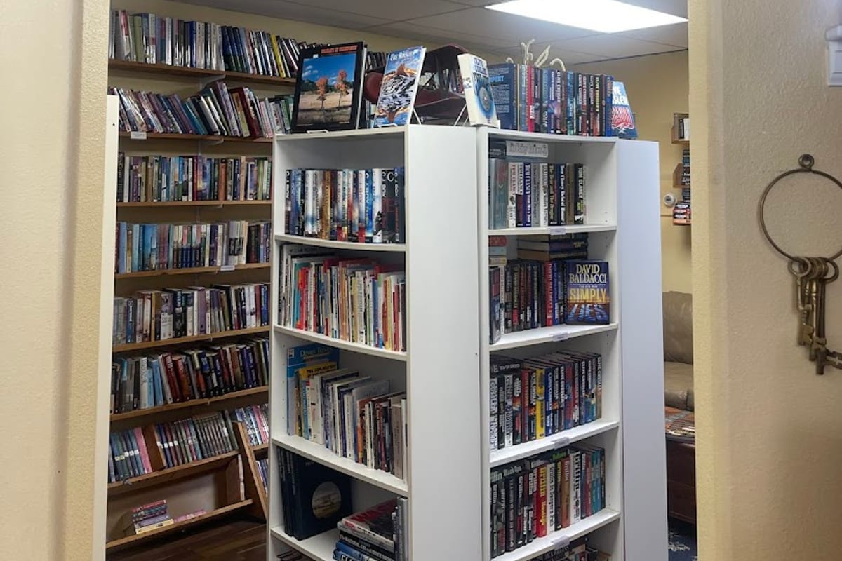 Poor Richard's Book Shoppe dining area