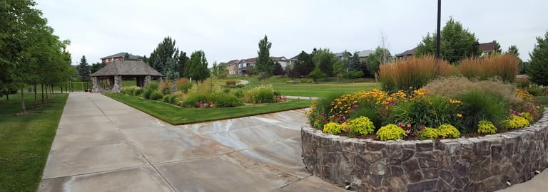 Spearwood Park at Firelight at Highlands Ranch dining area