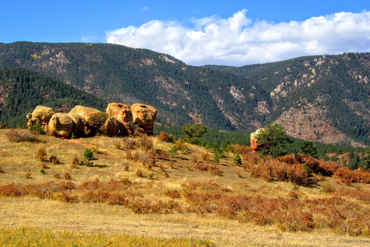 Sandstone Ranch Trail atmosphere and seating