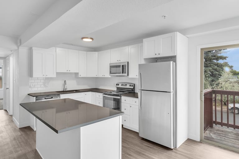 RockView Apartments dining area