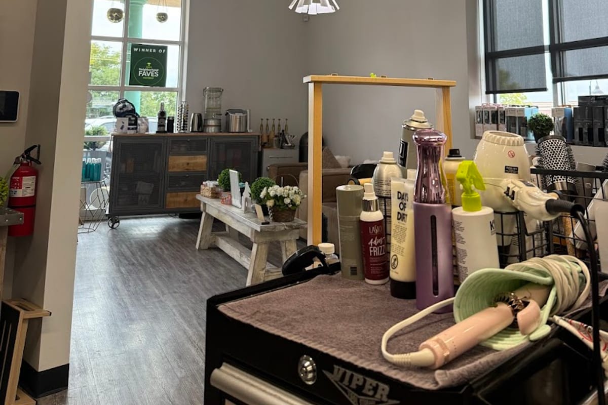 J Salon dining area