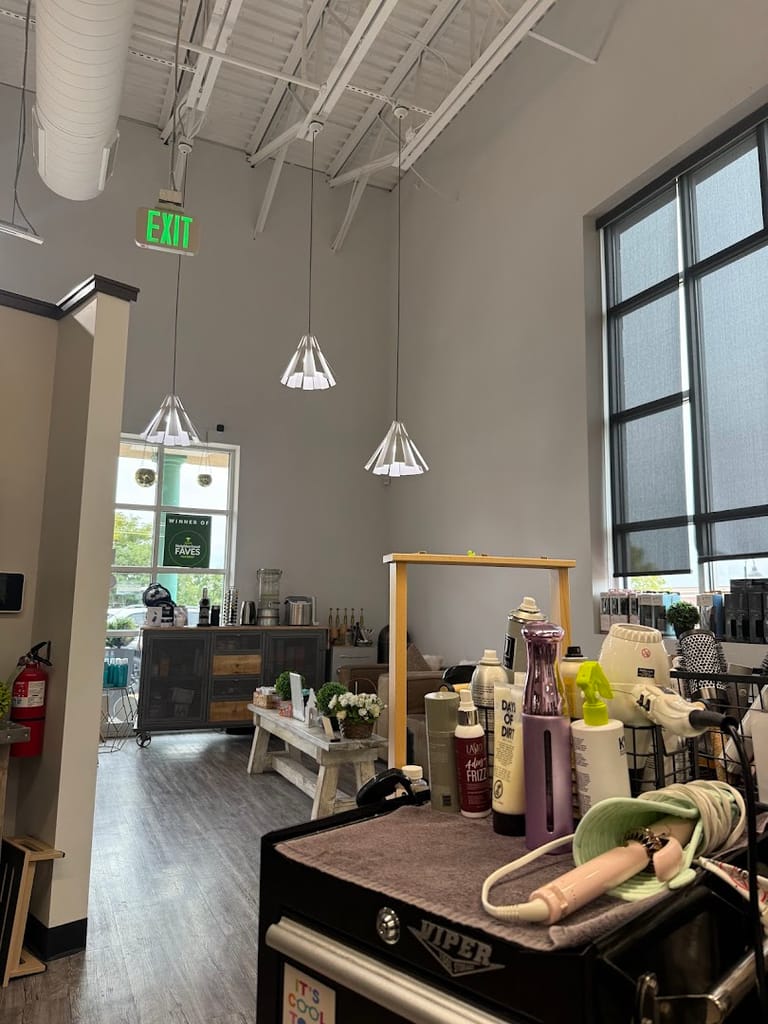 J Salon dining area