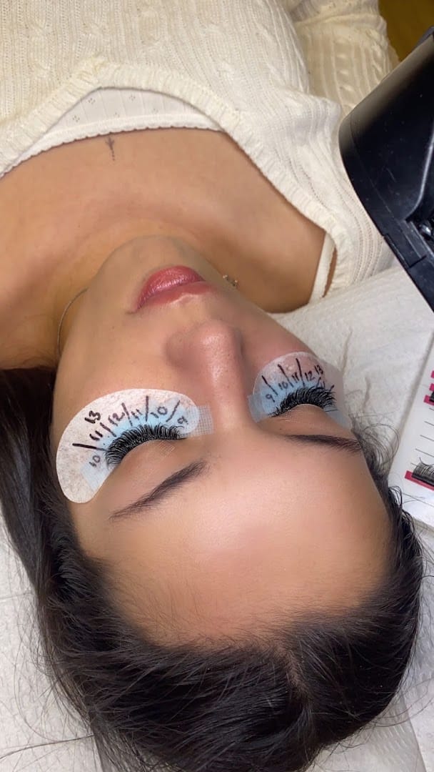 Mitsuko Lashes featured offerings