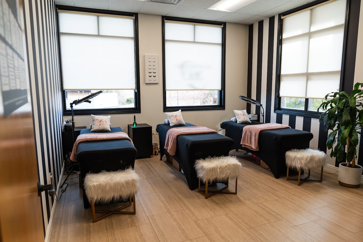 Aesthetics 360 Lash & MedSpa atmosphere and seating