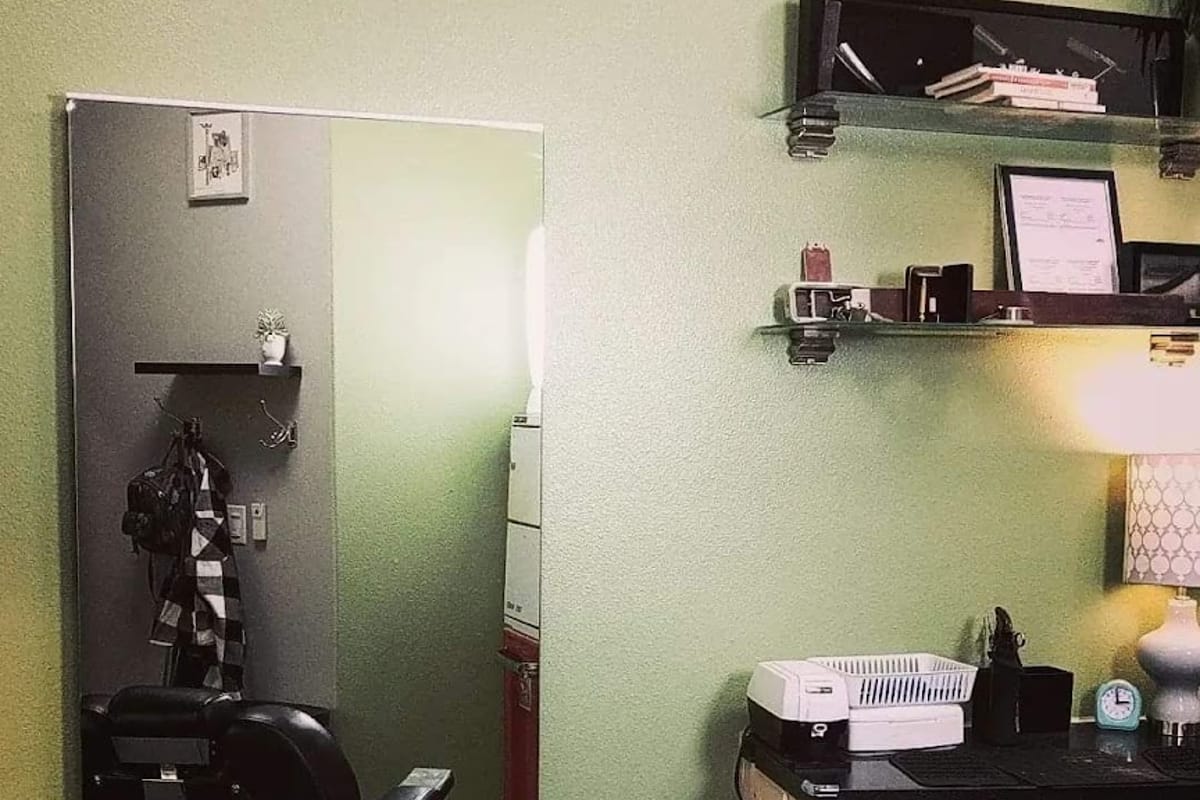 Five O'clock Shave BarberShop atmosphere and seating