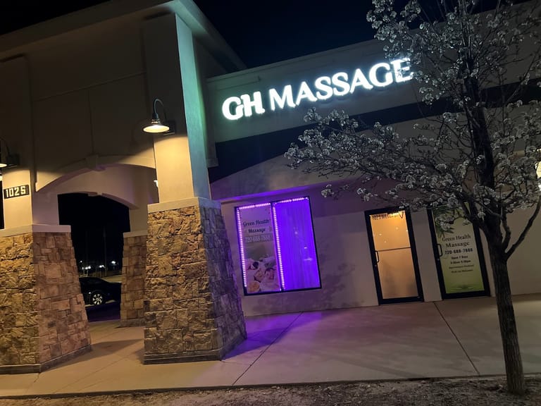 Green Health Massage atmosphere and seating