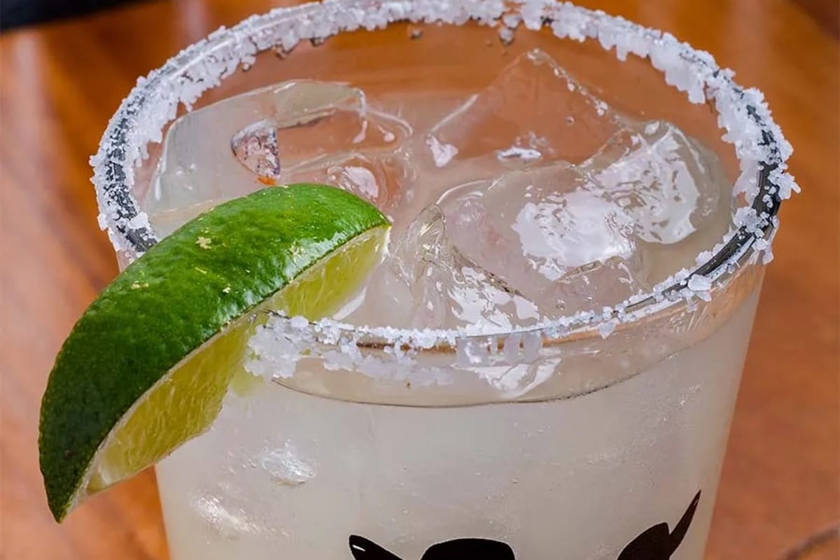 Dos Amigos Mexican Grill atmosphere and seating