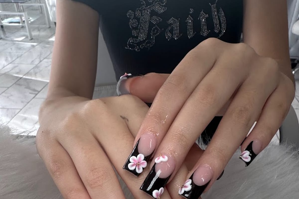 Nails Story atmosphere and seating
