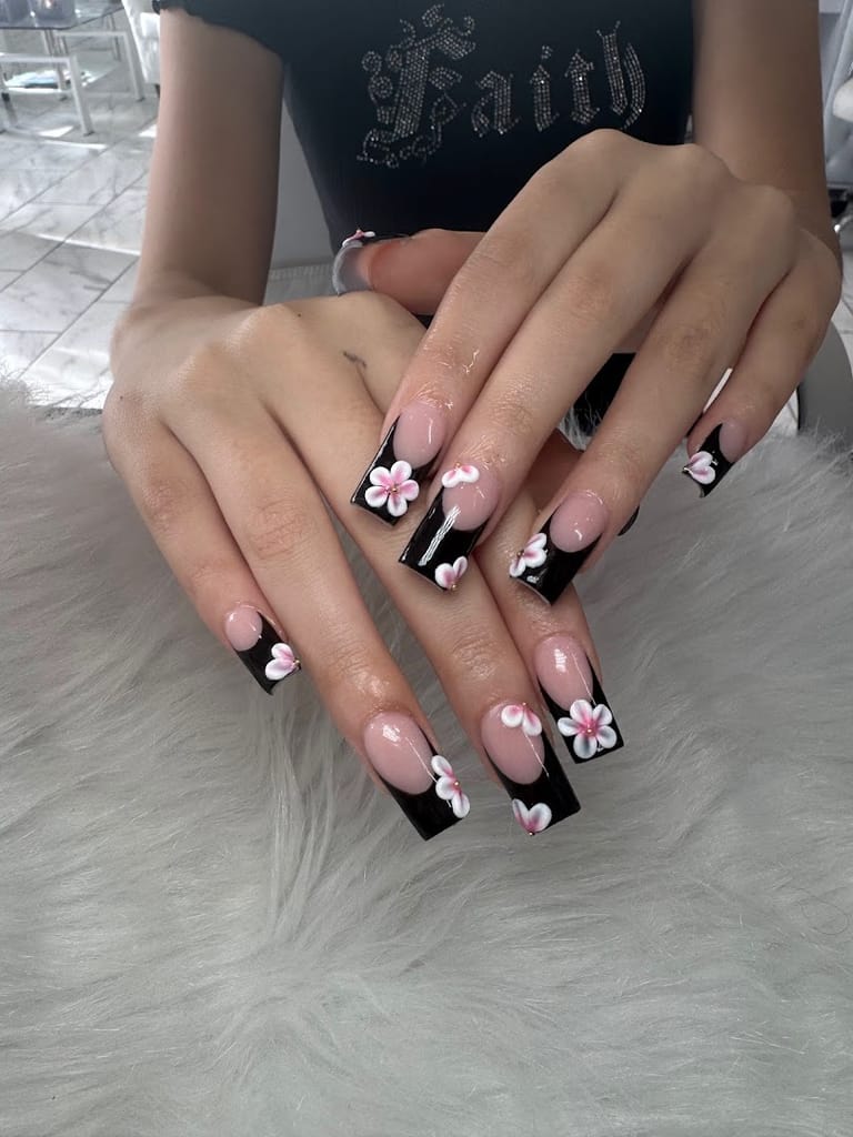 Nails Story atmosphere and seating
