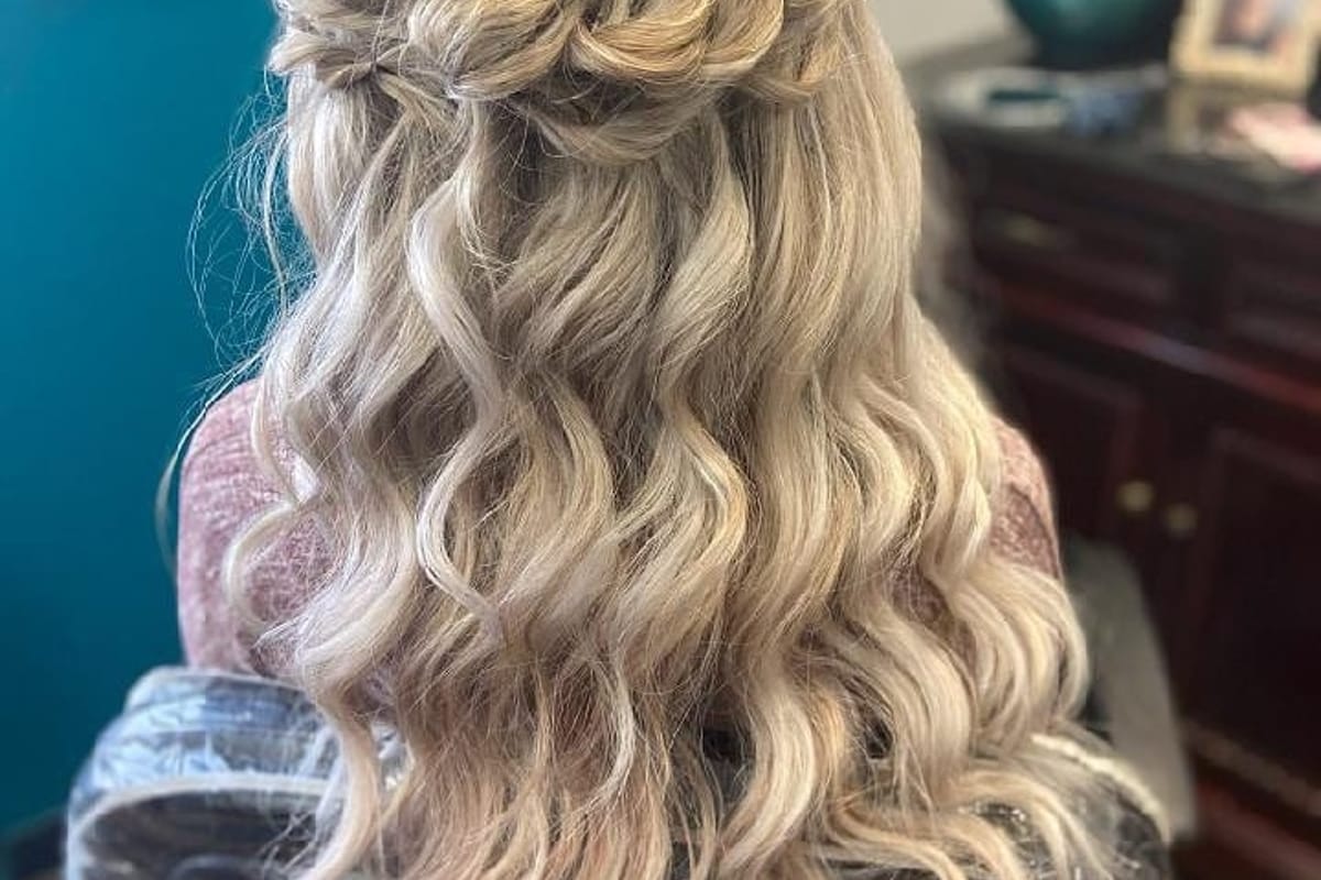 Kolour Hair Design Eco Salon dining area