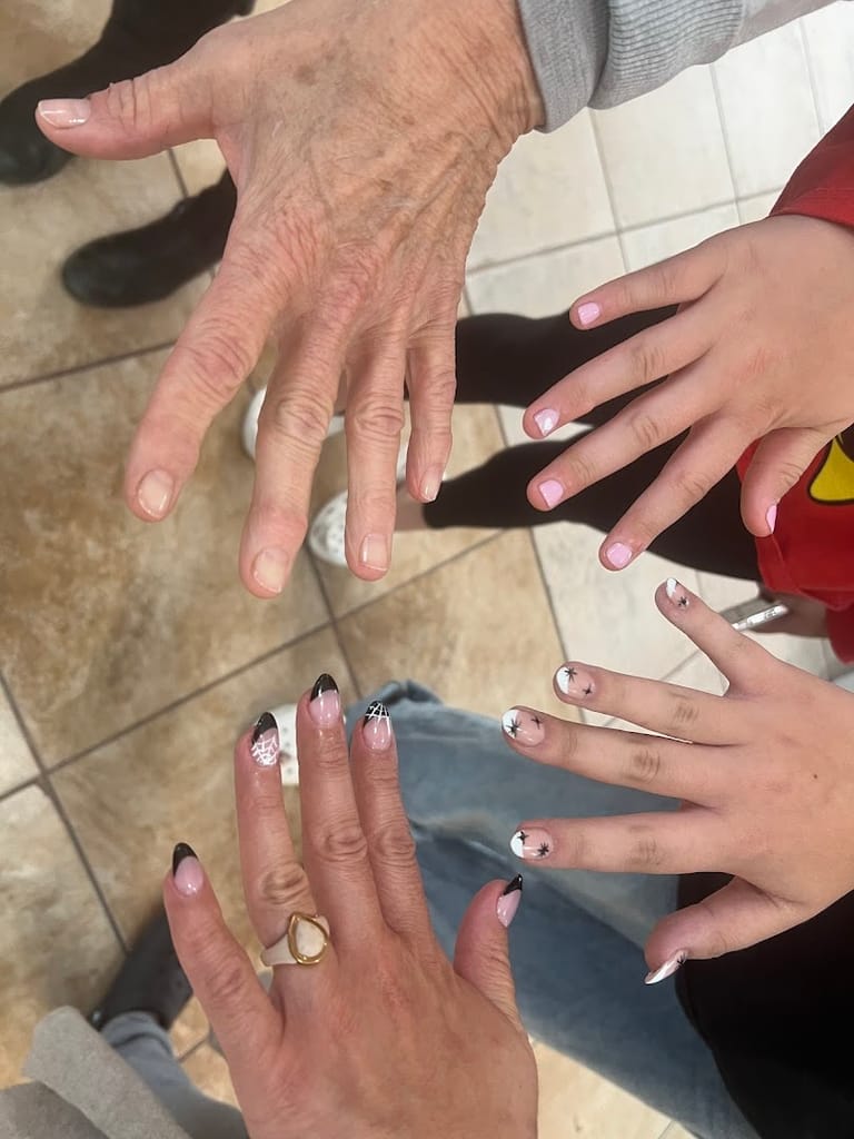 Interior view of Tip To Toe Nails