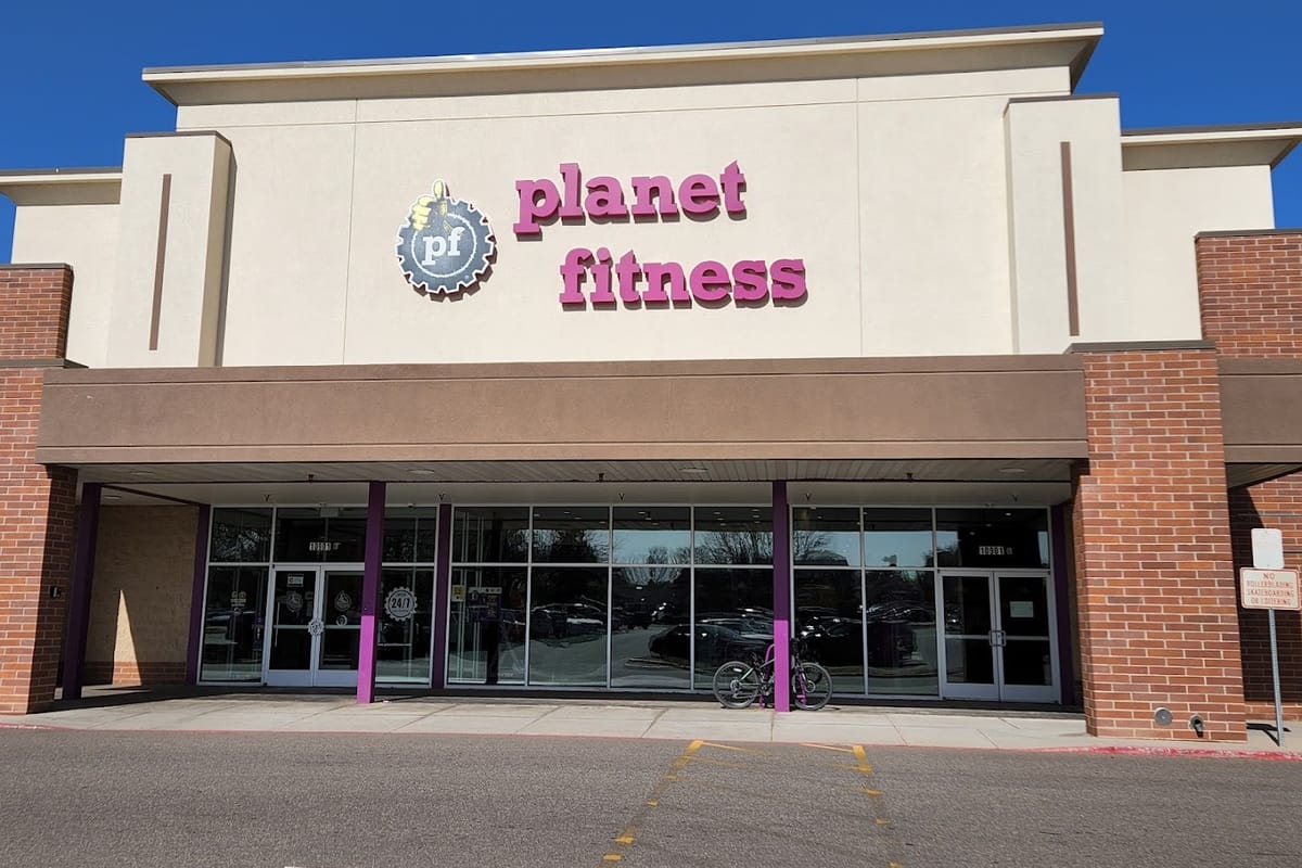 Planet Fitness atmosphere and seating