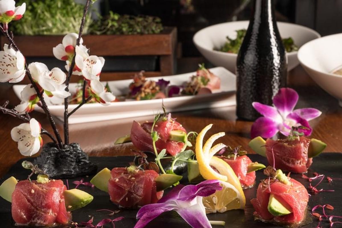 Edo Higan Sushi & Stone atmosphere and seating