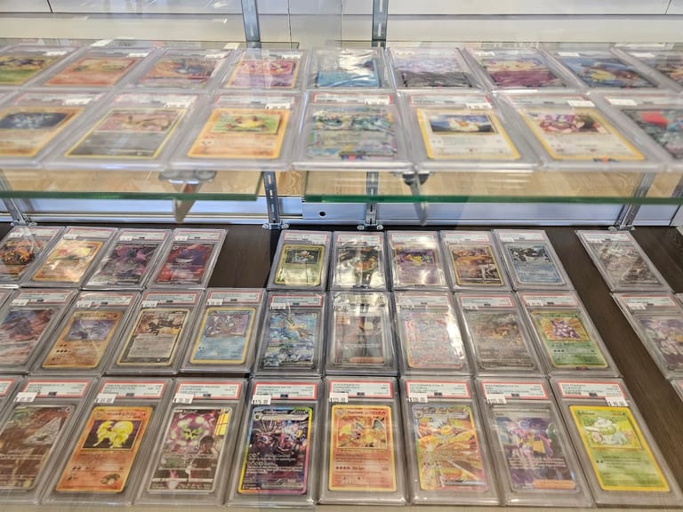 Waxxed Sports Cards atmosphere and seating