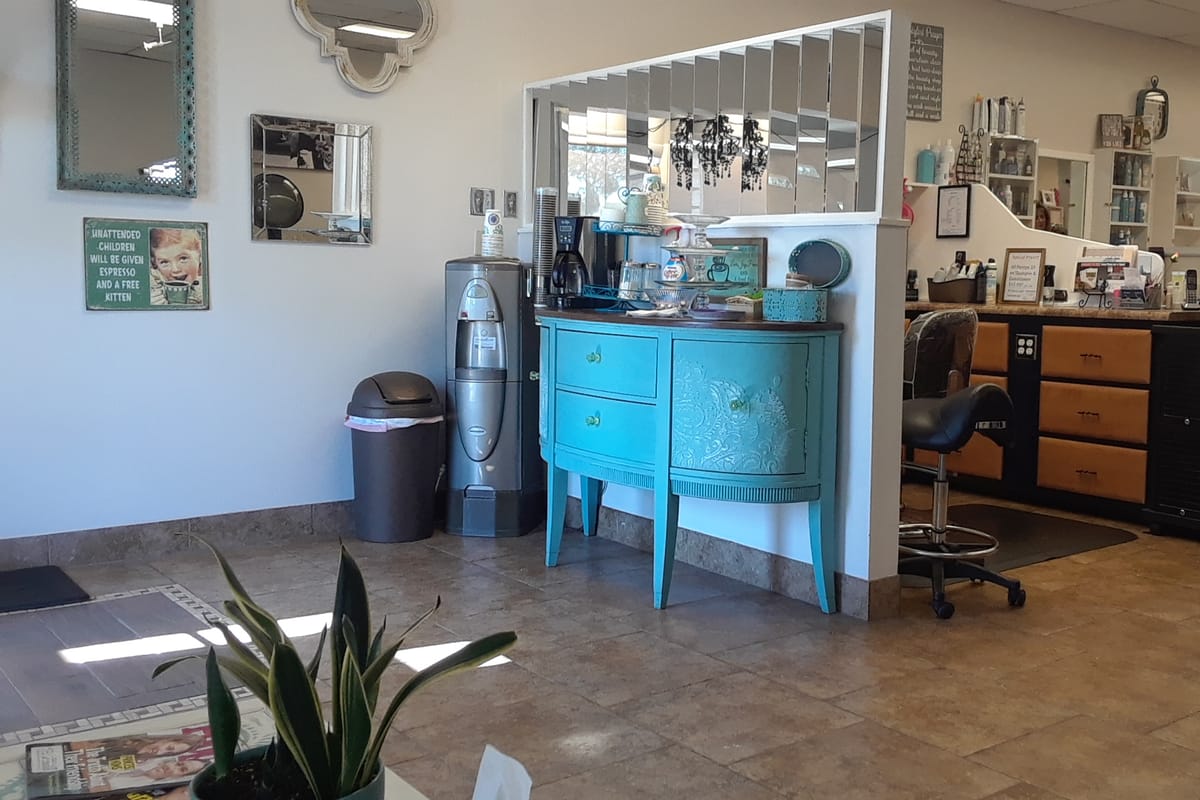 HSC SALON dining area