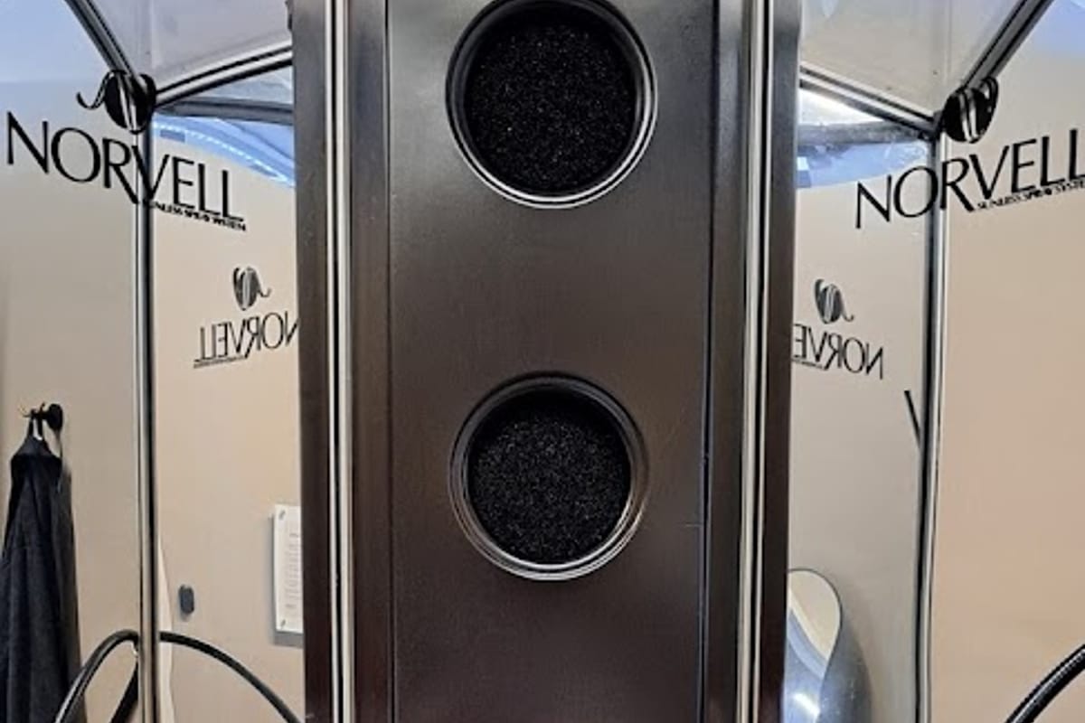 Spray exterior entrance