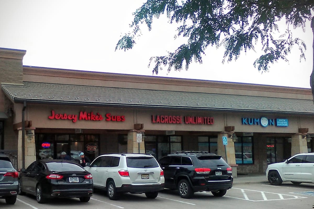 Lacrosse Unlimited of Highlands Ranch-CO dining area