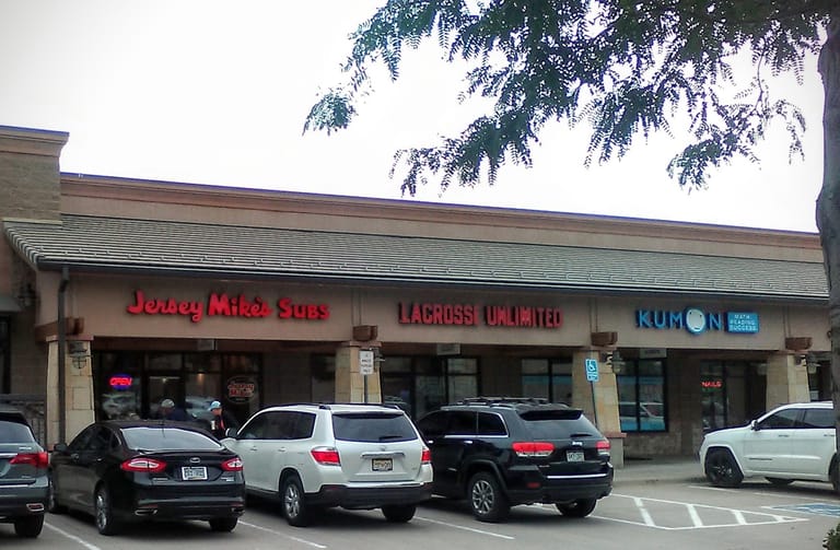 Lacrosse Unlimited of Highlands Ranch-CO dining area