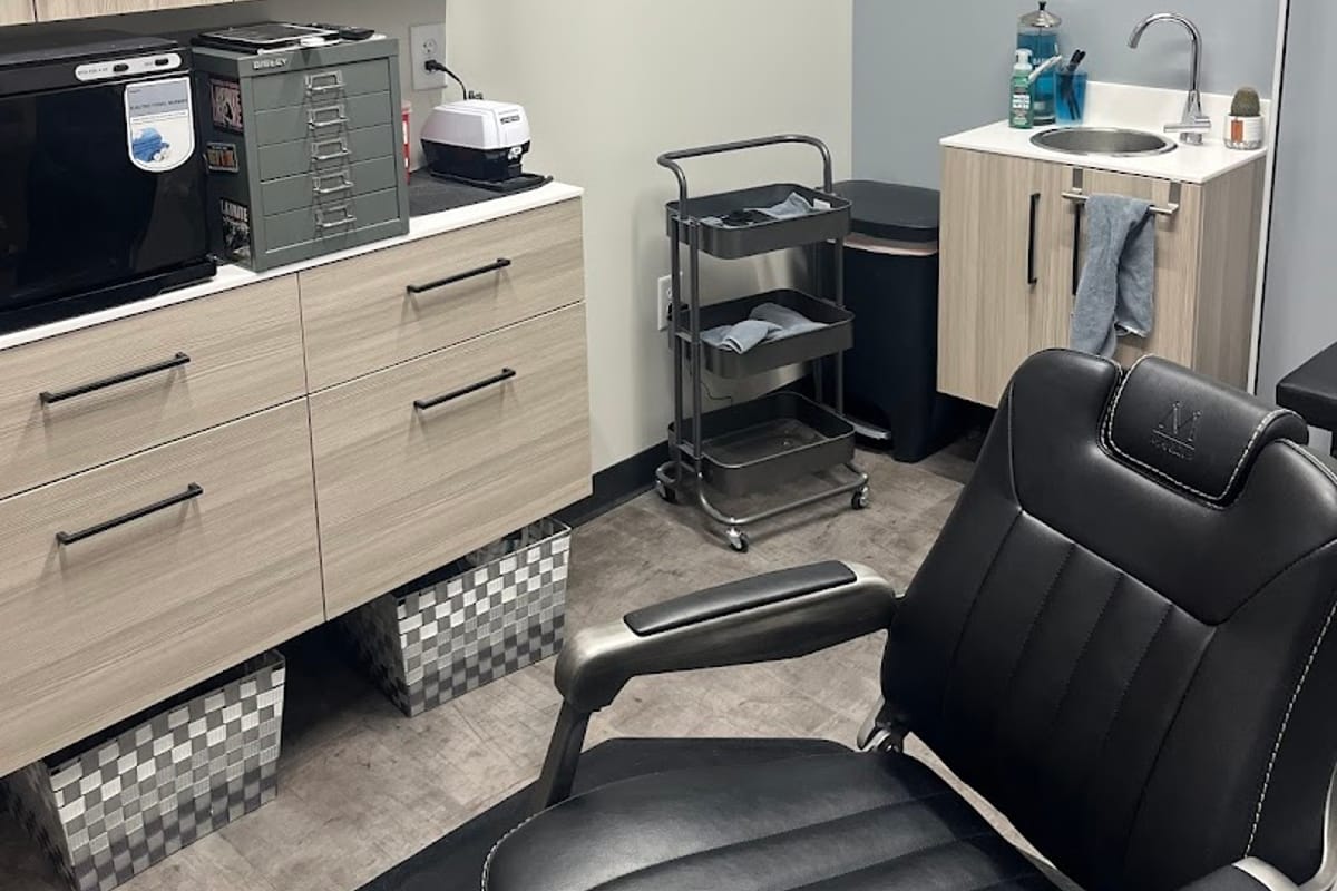 Interior view of Cuts By Arielle