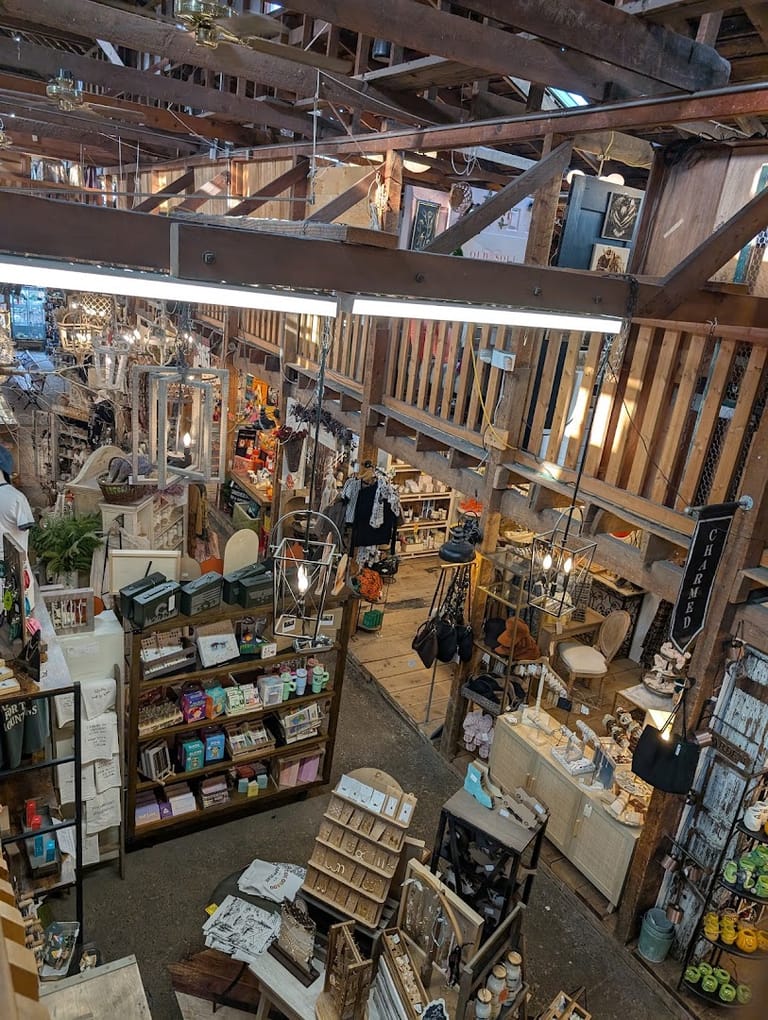 The Barn Antiques and Specialty Shops dining area