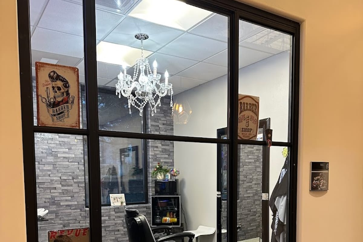 Joni’s Gentleman's Cuts atmosphere and seating