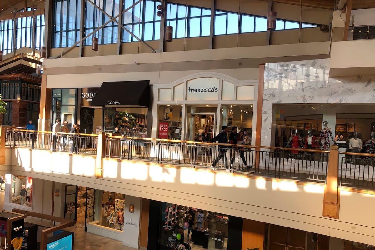 francesca's atmosphere and seating