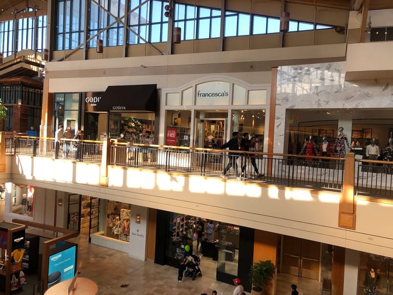 francesca's atmosphere and seating