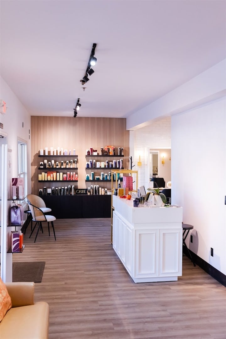 Bella Vista Salon atmosphere and seating
