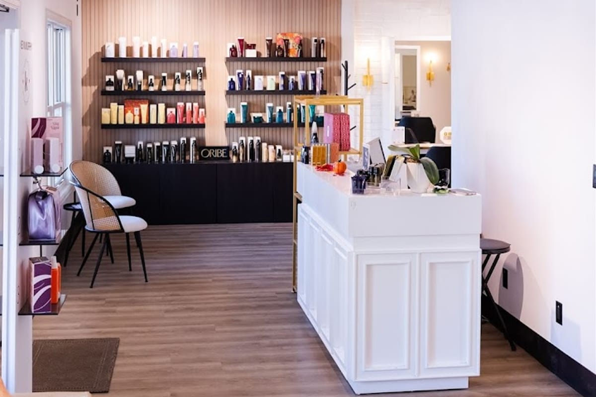 Bella Vista Salon atmosphere and seating