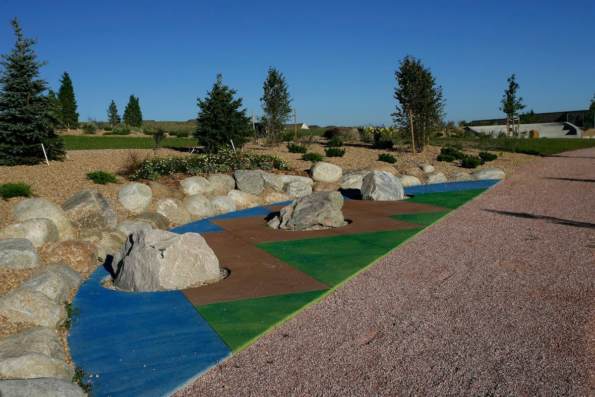 Auburn Hills Community Park atmosphere and seating