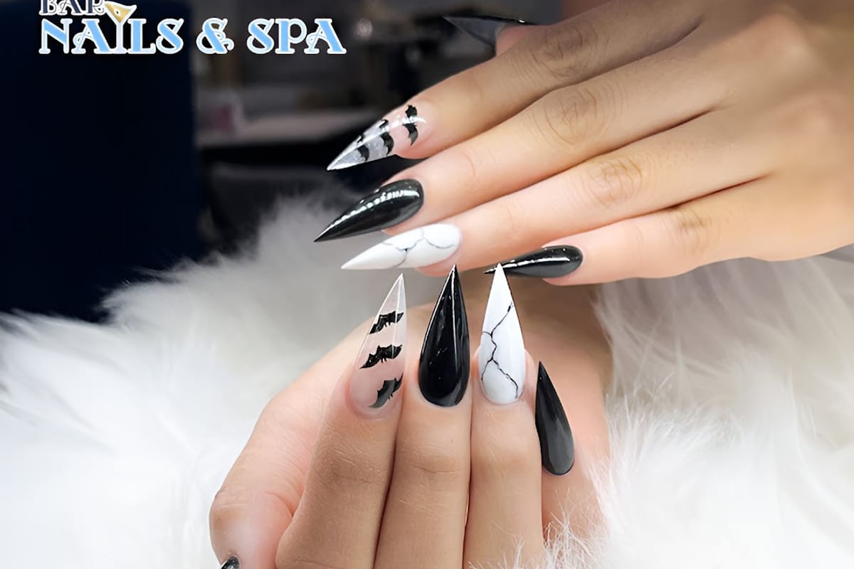 Bar Nails and Spa dining area