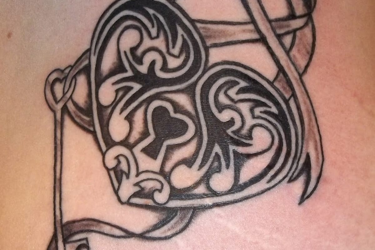 Dynamic Piercing & Tattoo dining area