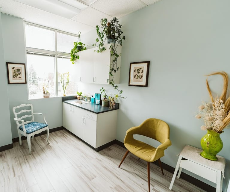 NeuConnections Ketamine & Wellness Clinic dining area