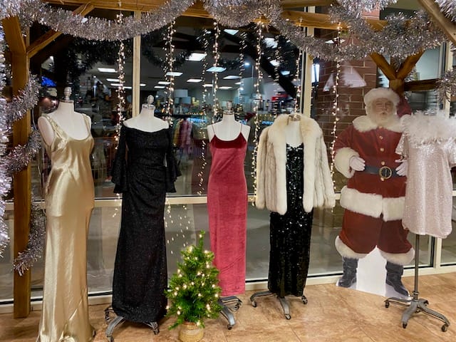 Cotton Kloset atmosphere and seating