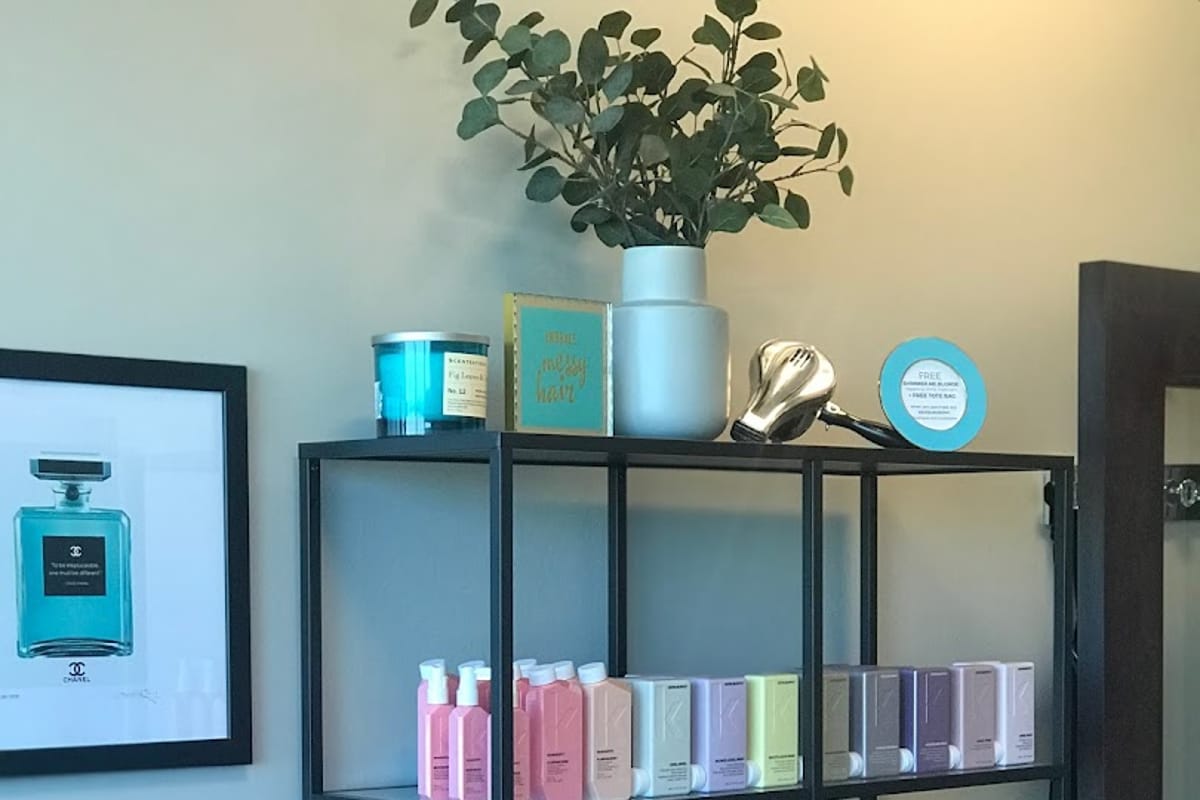 D Salon atmosphere and seating
